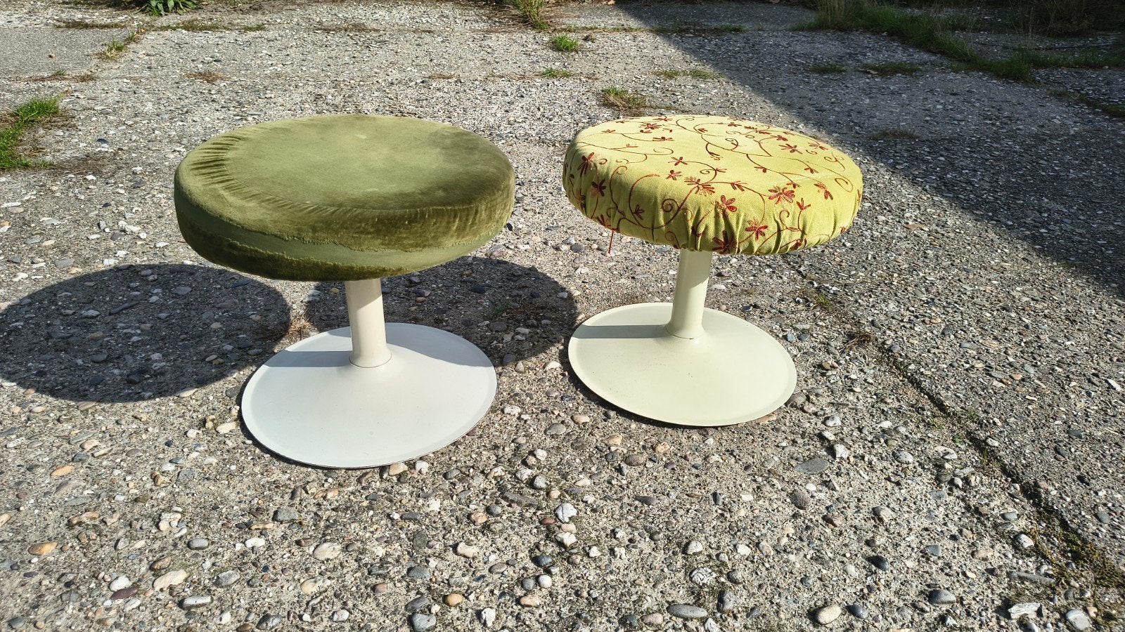 Vintage kruk met metalen tulpvoet - 40 cm hoog, Ophalen, Gebruikt, Staal, Nb
