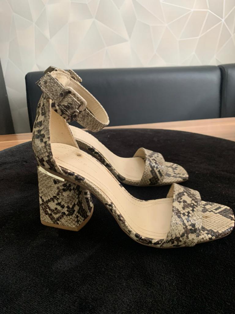 Leuke sandalen met print maat 37, Ophalen of Verzenden, Zo goed als nieuw, Sandalen of Muiltjes
