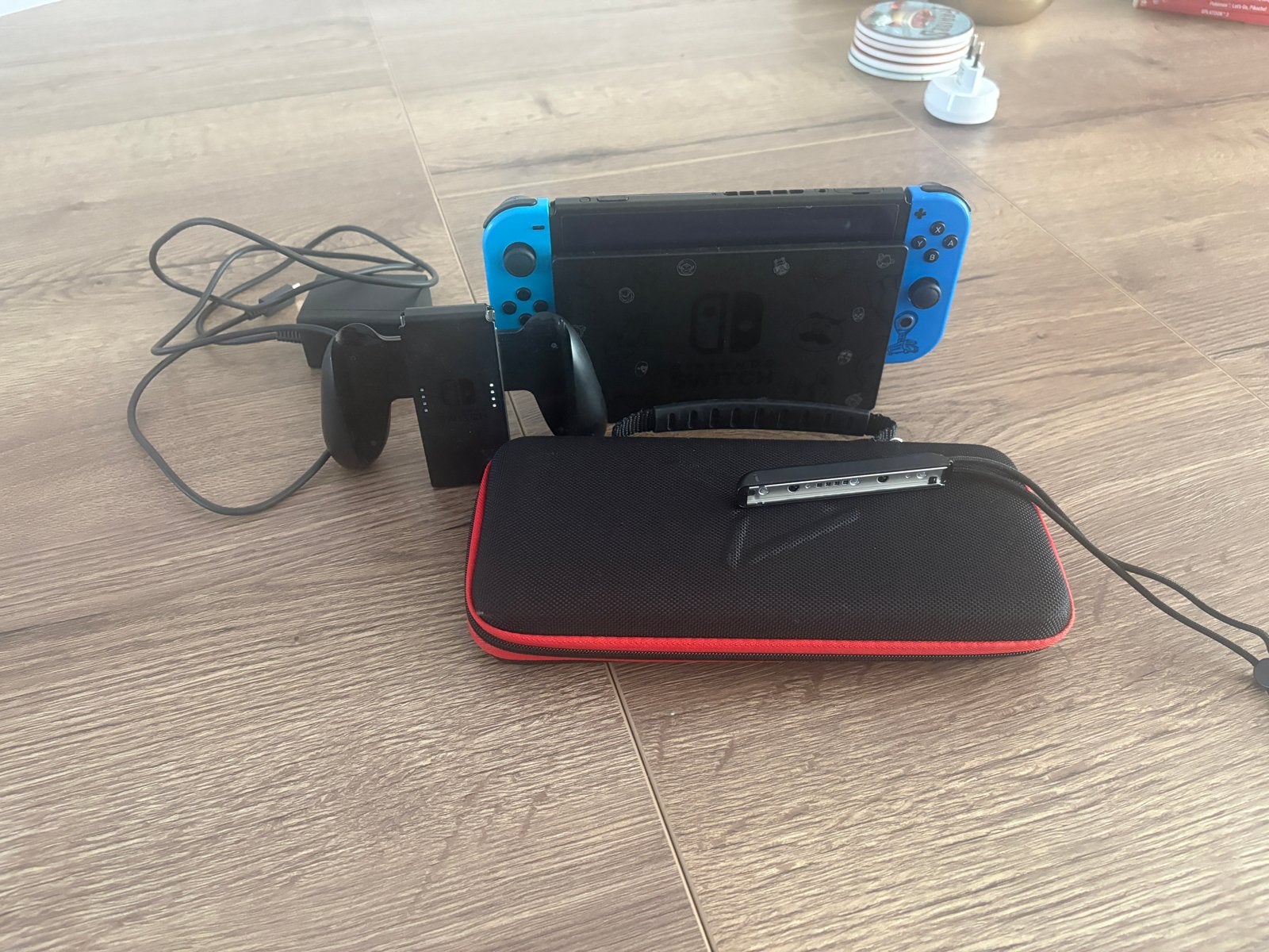 Nintendo Switch Original met accessoires en hoes, Ophalen, Gebruikt, Met 2 controllers, Switch Original