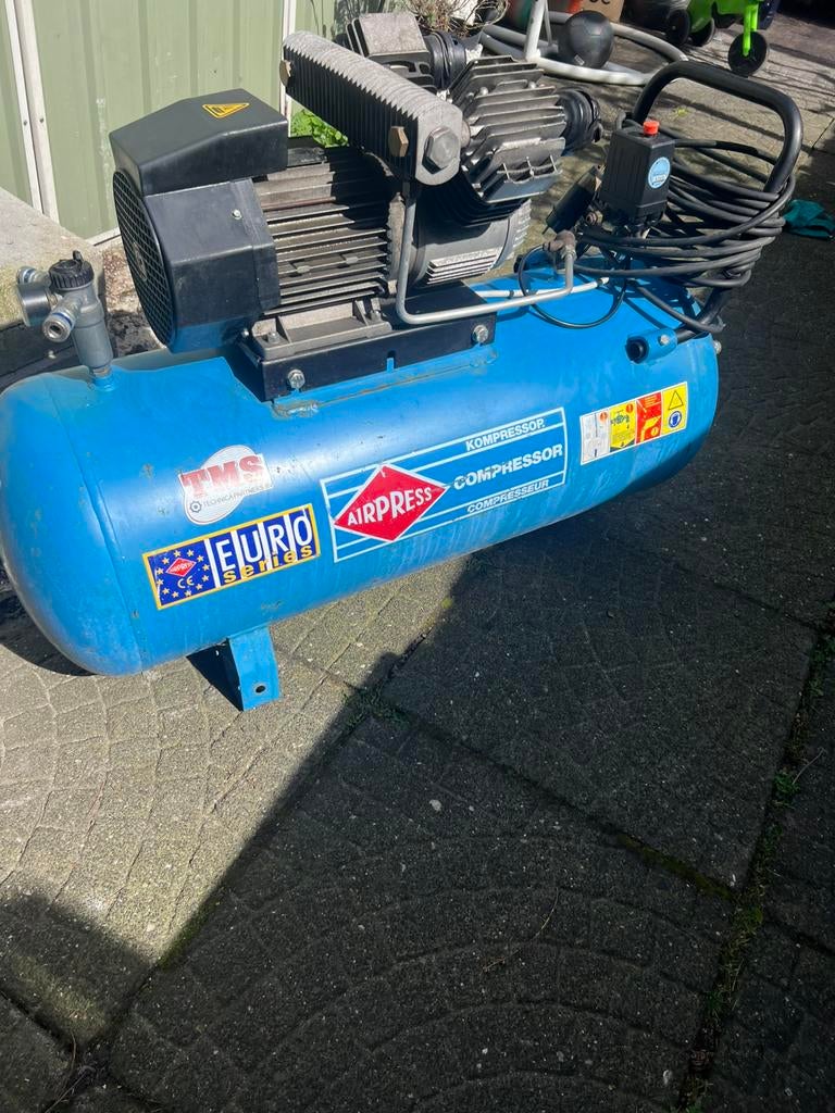 Airpress Compressor LM 100/350 - 90L - 1.8kW (230V), Doe-het-zelf en Verbouw, Compressors, 25 tot 100 liter, Ophalen, Zo goed als nieuw