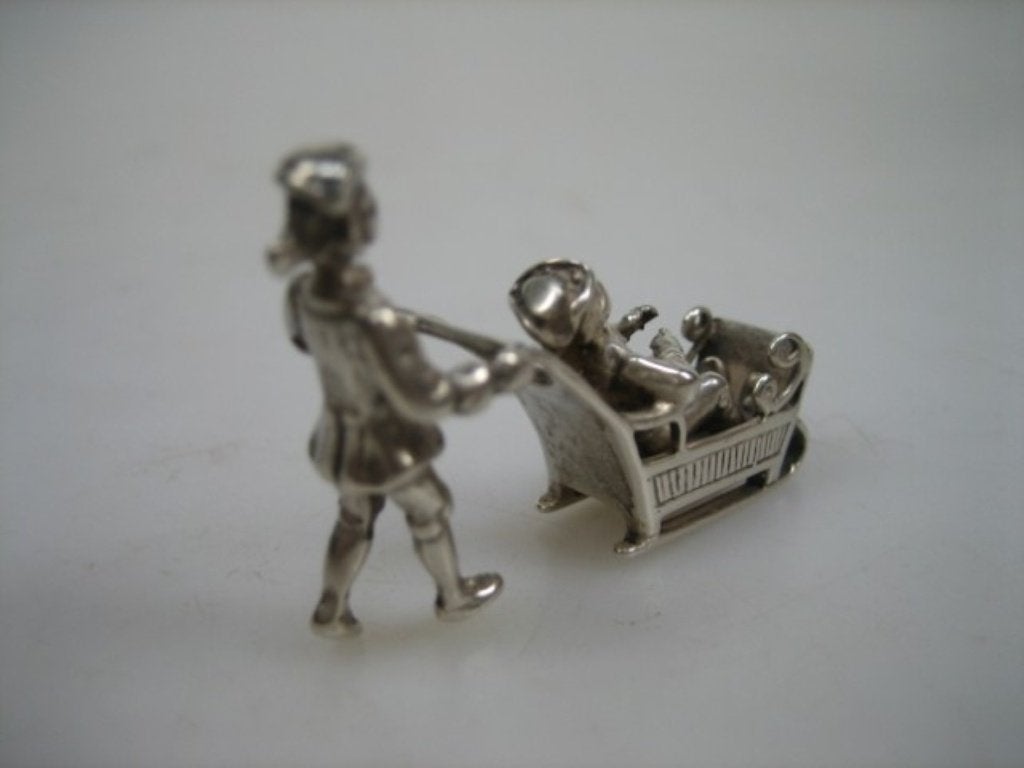Zilver Miniatuur Vrouw met Kind en Slee 1964 van J. Weeda, Verzenden, Zilver