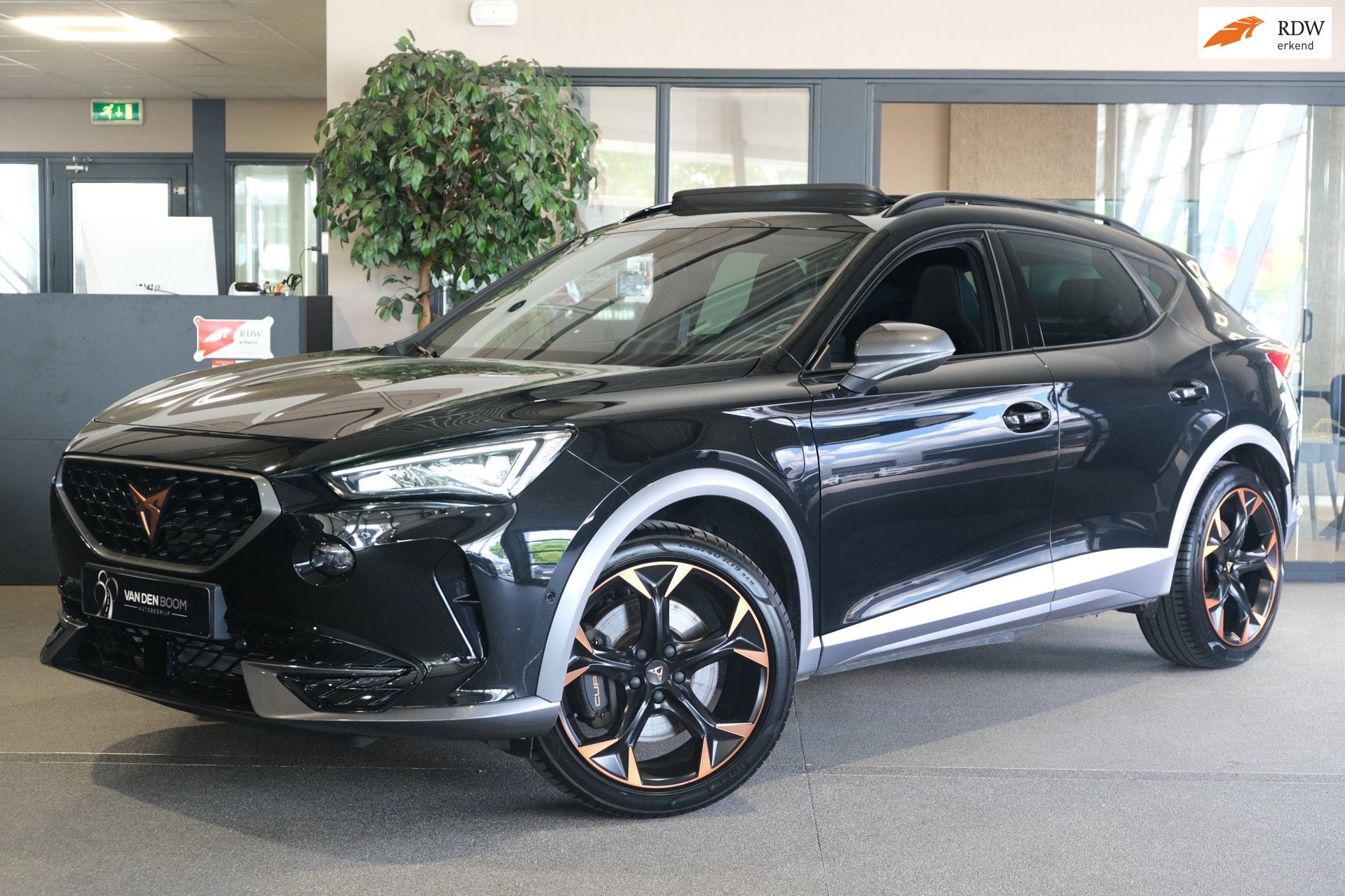 CUPRA Formentor 1.4 e-Hybrid VZ Copper 245PK Pano Led ACC Ca, Auto's, Dealer onderhouden, Gebruikt, Zwart, 4 cilinders