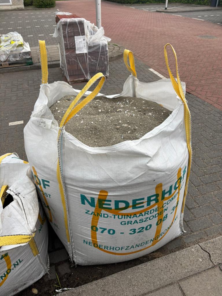 Restant ophoogzand (ca. 1 m3), Tuin en Terras, Ophalen, Nieuw, Ophoogzand