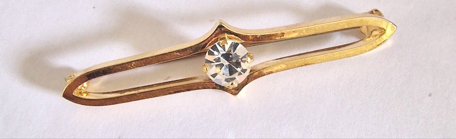 goudkleurige broche met kristal., Met kristal, Overige materialen, Ophalen of Verzenden, Zo goed als nieuw