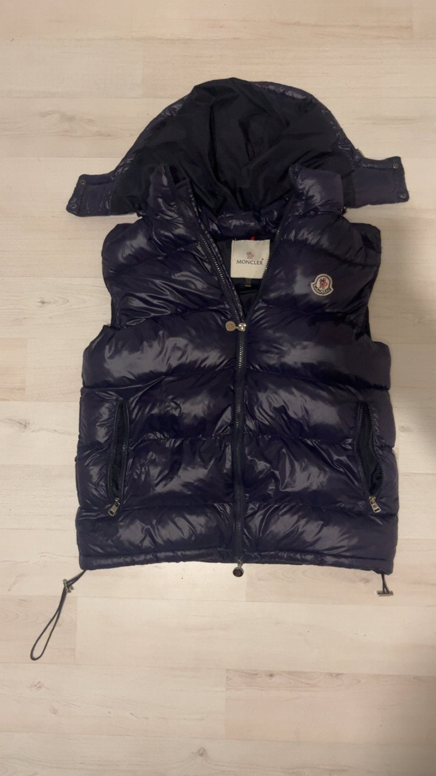 Moncler bodywarmer met afneembare capuchon - Maat M, Verzenden, Zo goed als nieuw, Blauw
