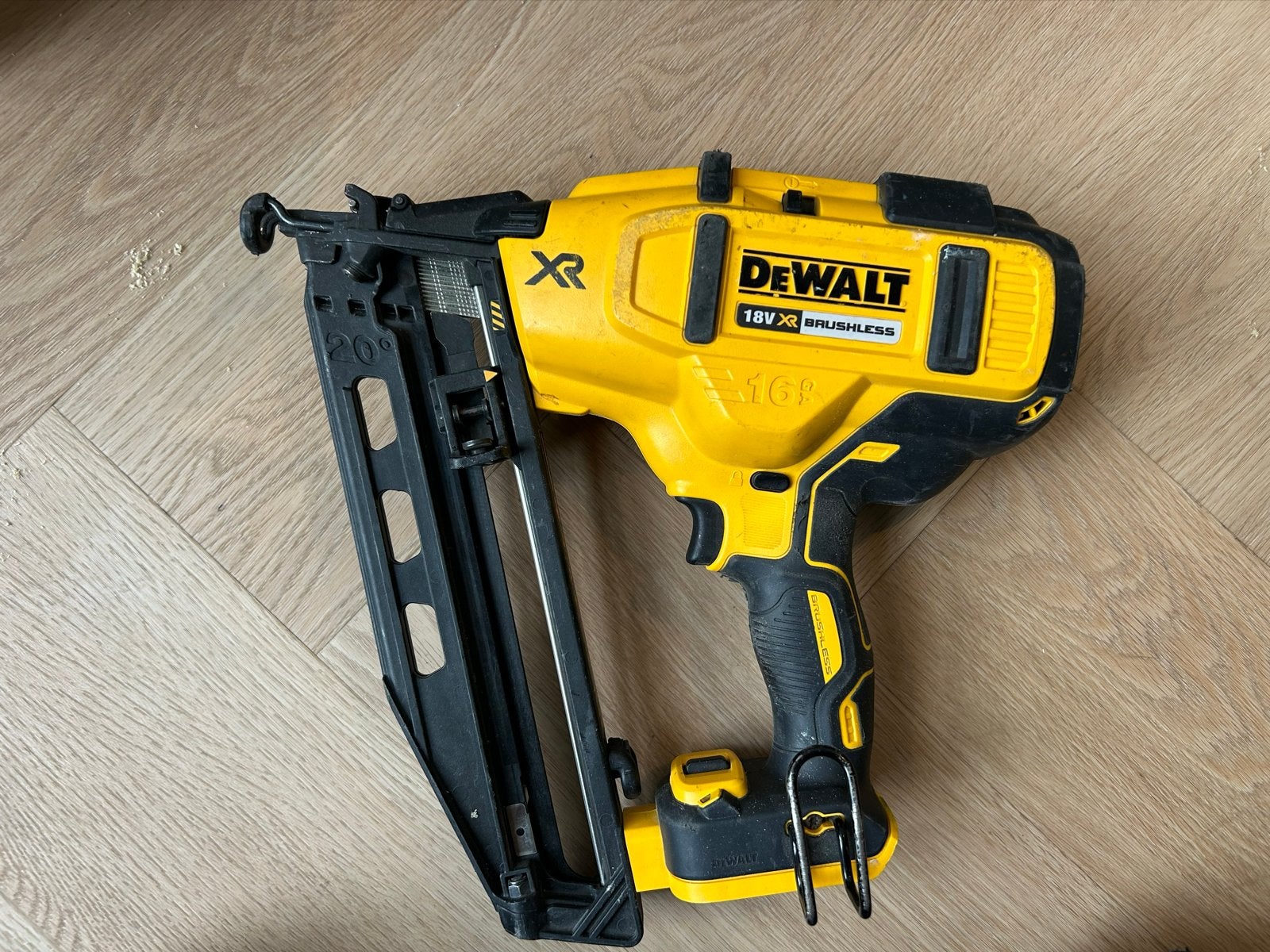DeWalt DCN660N 18V Li-Ion Accu Afwerktacker - Gebruikt, Ophalen of Verzenden, Gebruikt, Tacker/nietmachine, DeWalt