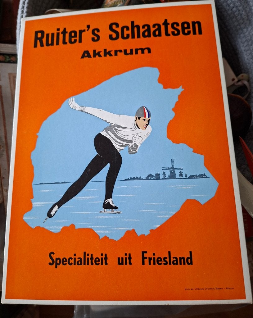 Oude kartonnen reclameplaat Ruiter 's schaatsen te Akkrum, Ophalen of Verzenden, Gebruikt, Reclamebord