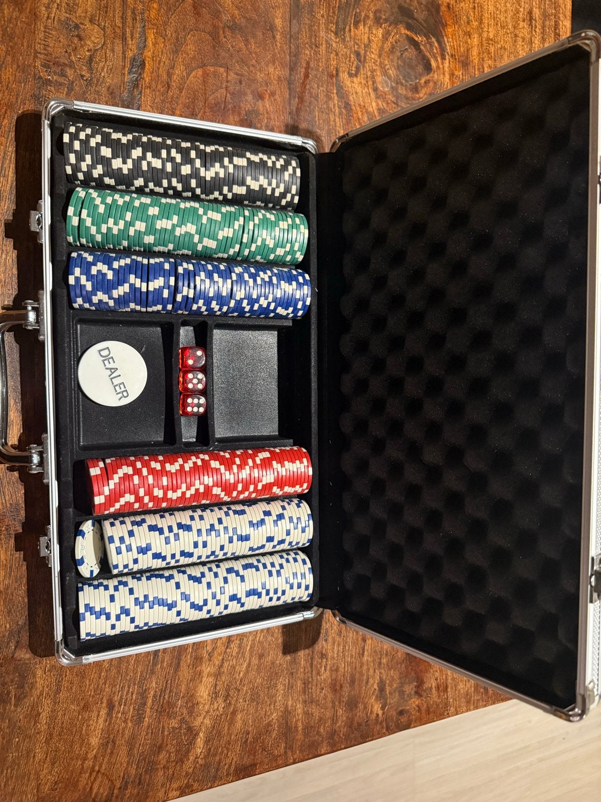 Pokerset in aluminium koffer met fiches en dobbelstenen, Drie of vier spelers, Ophalen, Zo goed als nieuw