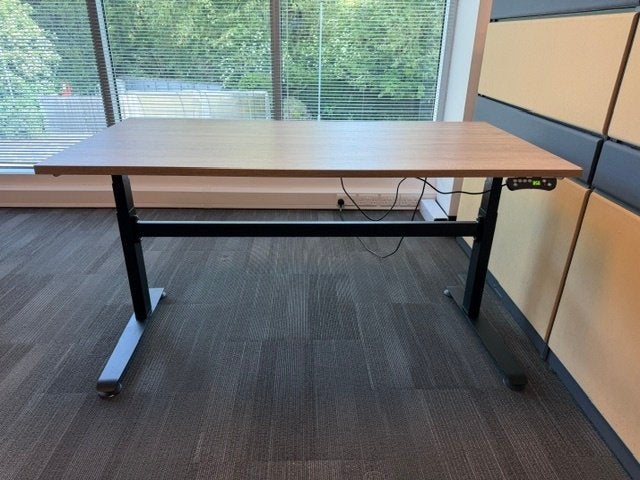 Elektrische zit-sta bureau / tafel, 8 stuks, 160 cm, Gebruikt, Spaanplaat of MDF, Ophalen of Verzenden