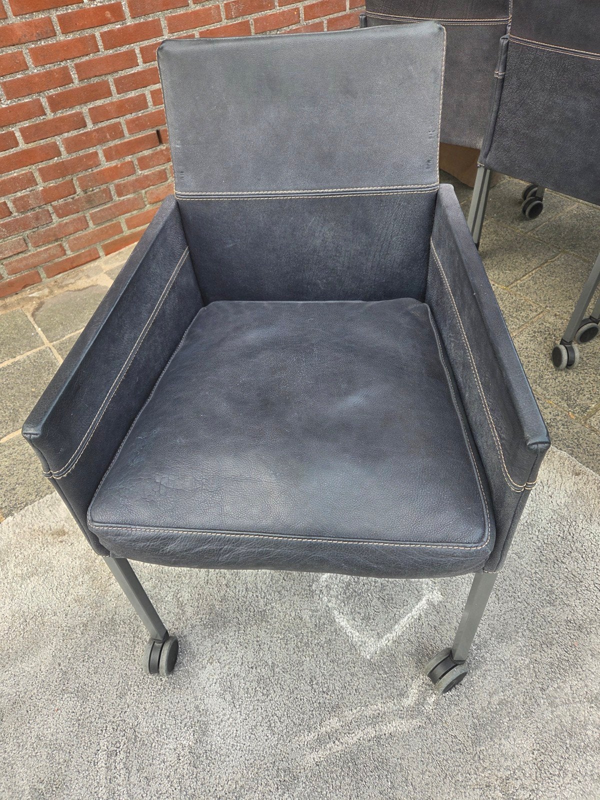 4 grijze eetkamerstoelen op wieltjes, prima staat, Ophalen