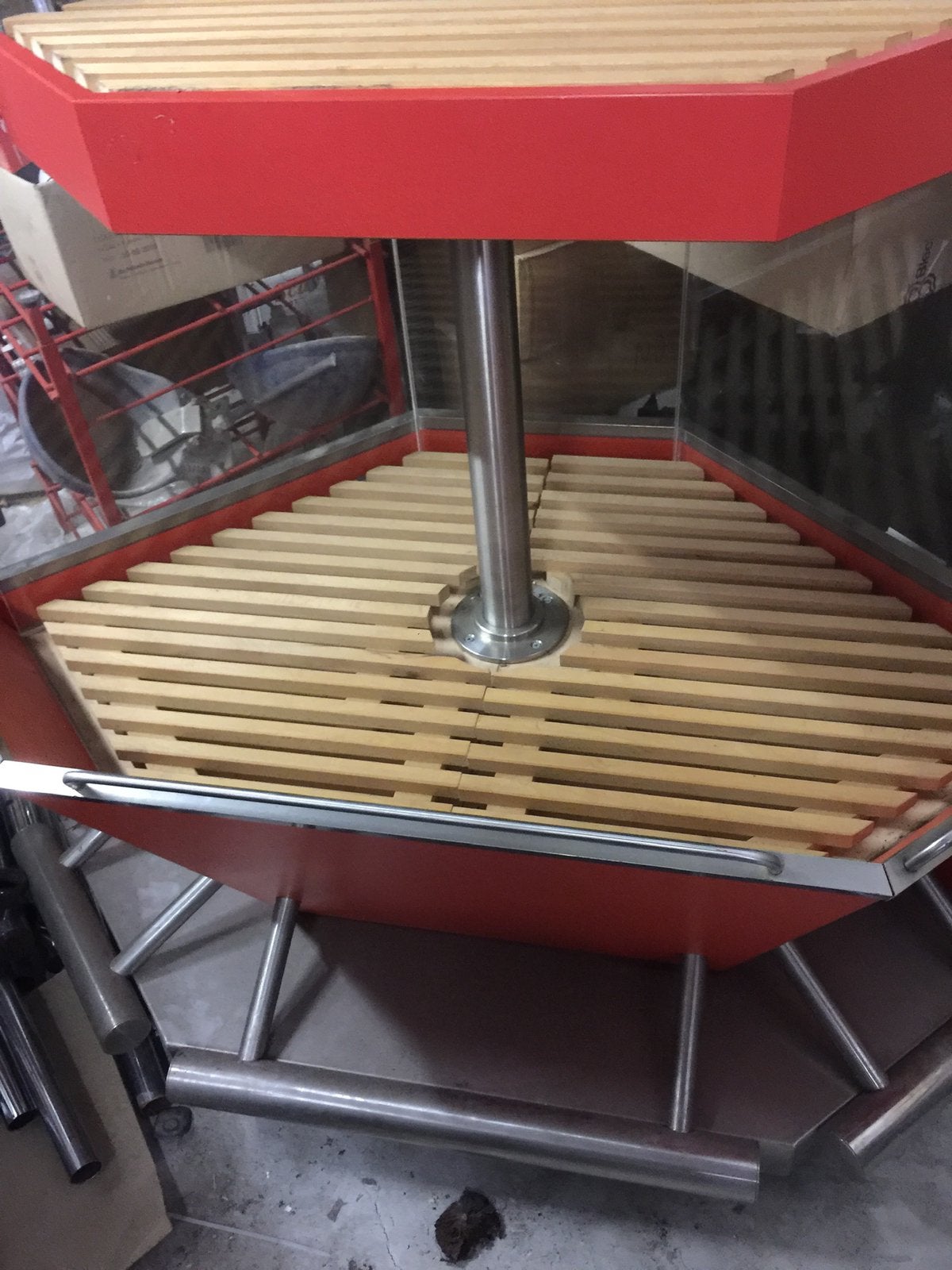 Splinternieuw brood/sandwitch/gebak vitrine