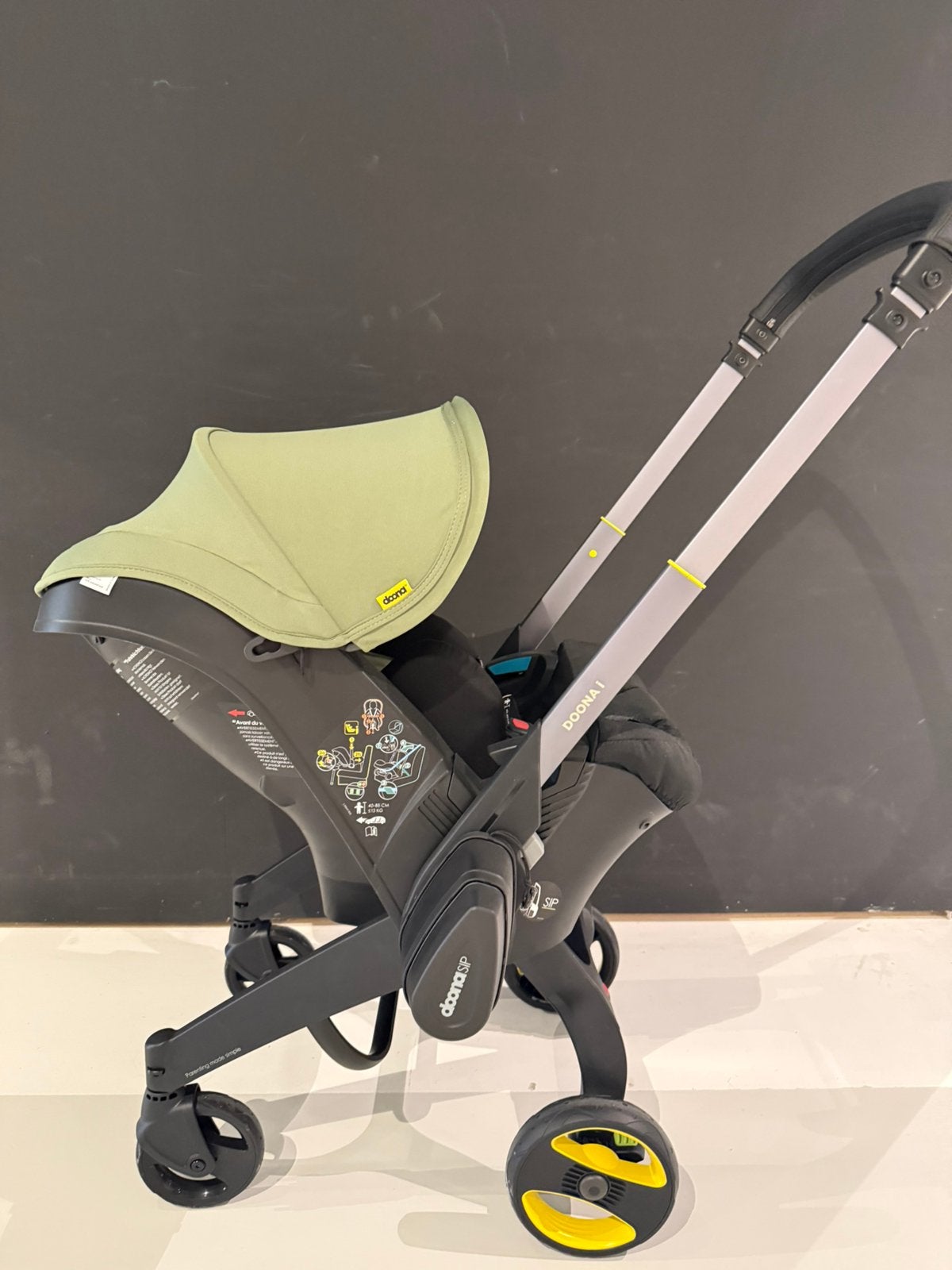 Doona I Autostoeltje - Desert Green, Autogordel, 15 t/m 36 kg, Zo goed als nieuw, Ophalen