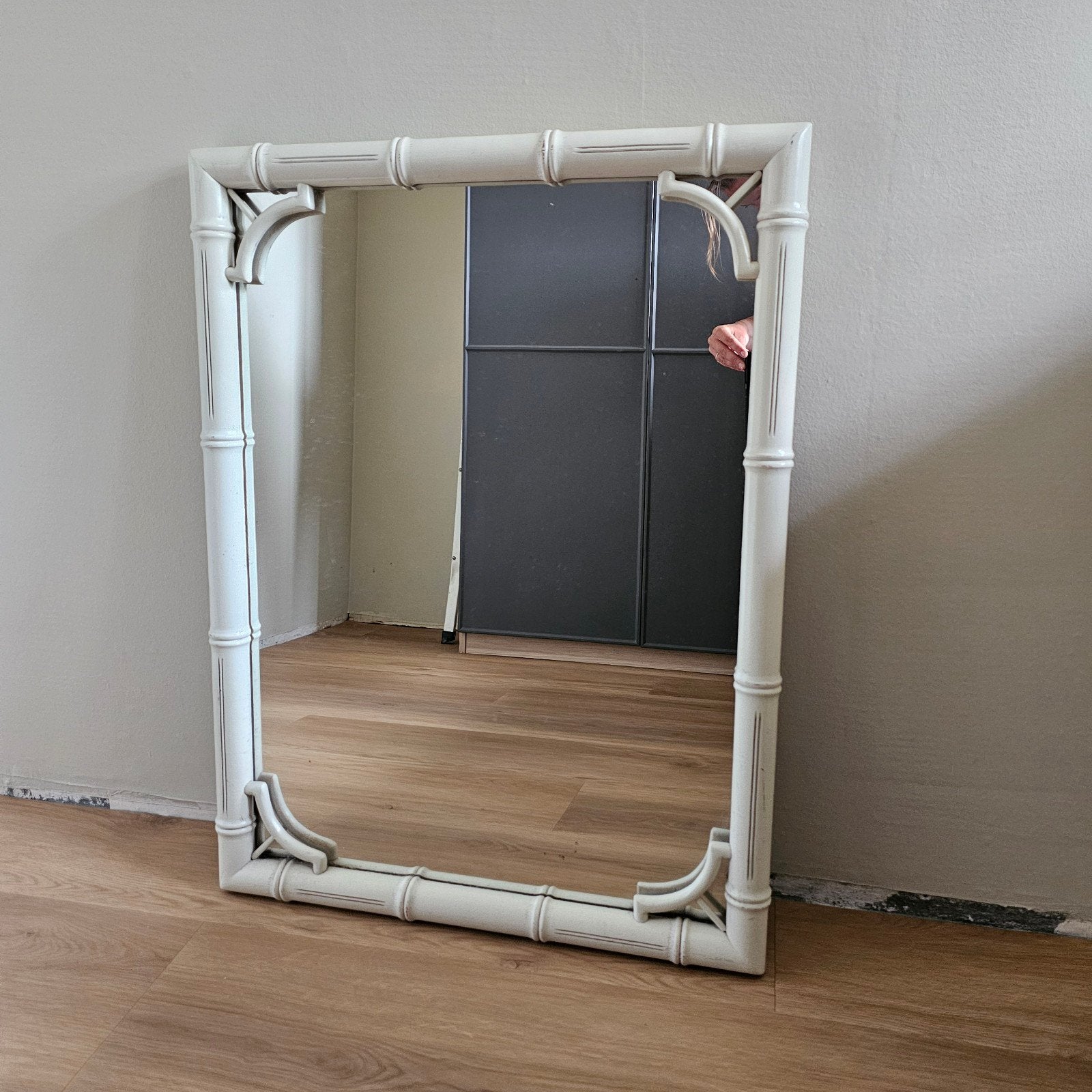 Vintage spiegel met witte houten sierlijst 60x80 cm, Ophalen, Rechthoekig, Minder dan 100 cm