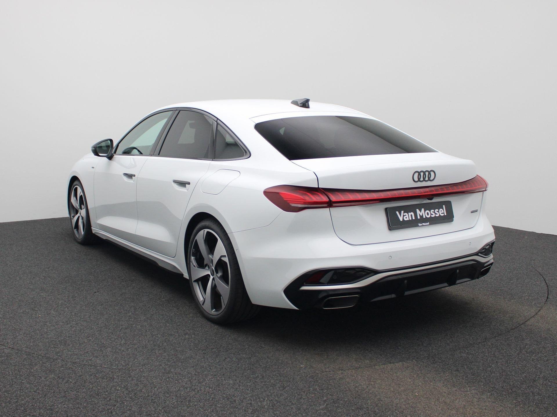 Audi A5 Limousine 2.0 e-hybrid quattro S edition 299 PK | Ad, Auto's, Audi, 12 maanden, Stof, Gebruikt, 4 cilinders