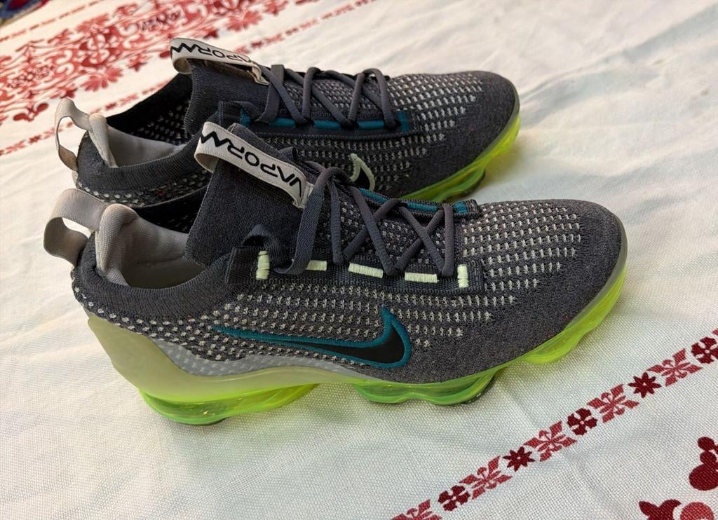 Nike Vapormax Flyknit 2021 - Maat 38.5, Nike, Ophalen of Verzenden, Grijs, Sneakers of Gympen