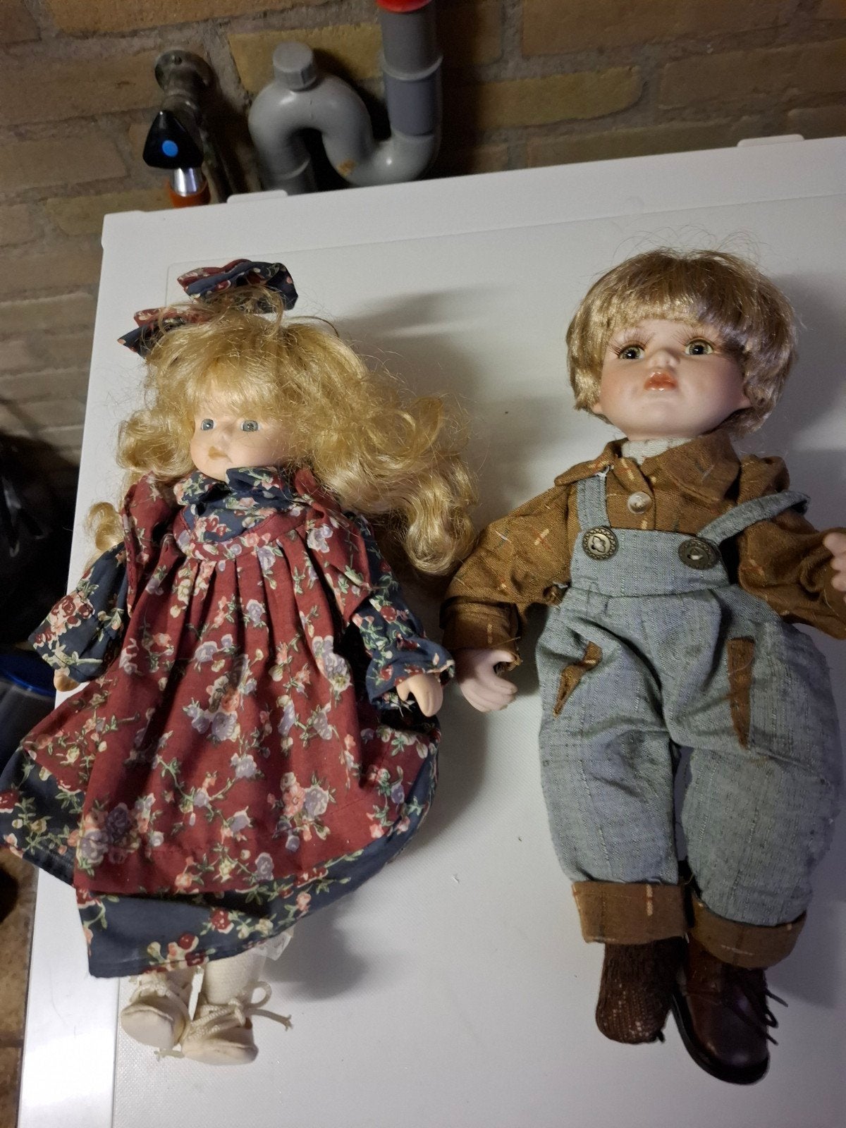 TK 2 PORSELEINEN POPPEN JONGEN EN MEISJE CA 30CM GROOT, Verzamelen, Poppen, Ophalen of Verzenden, Zo goed als nieuw, Pop