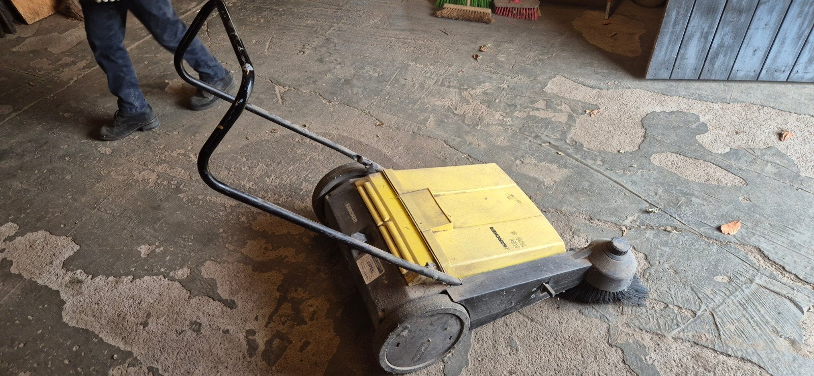Karcher veegmachine - Handige en efficiënte reiniging, Ophalen of Verzenden, Gebruikt, Karcher