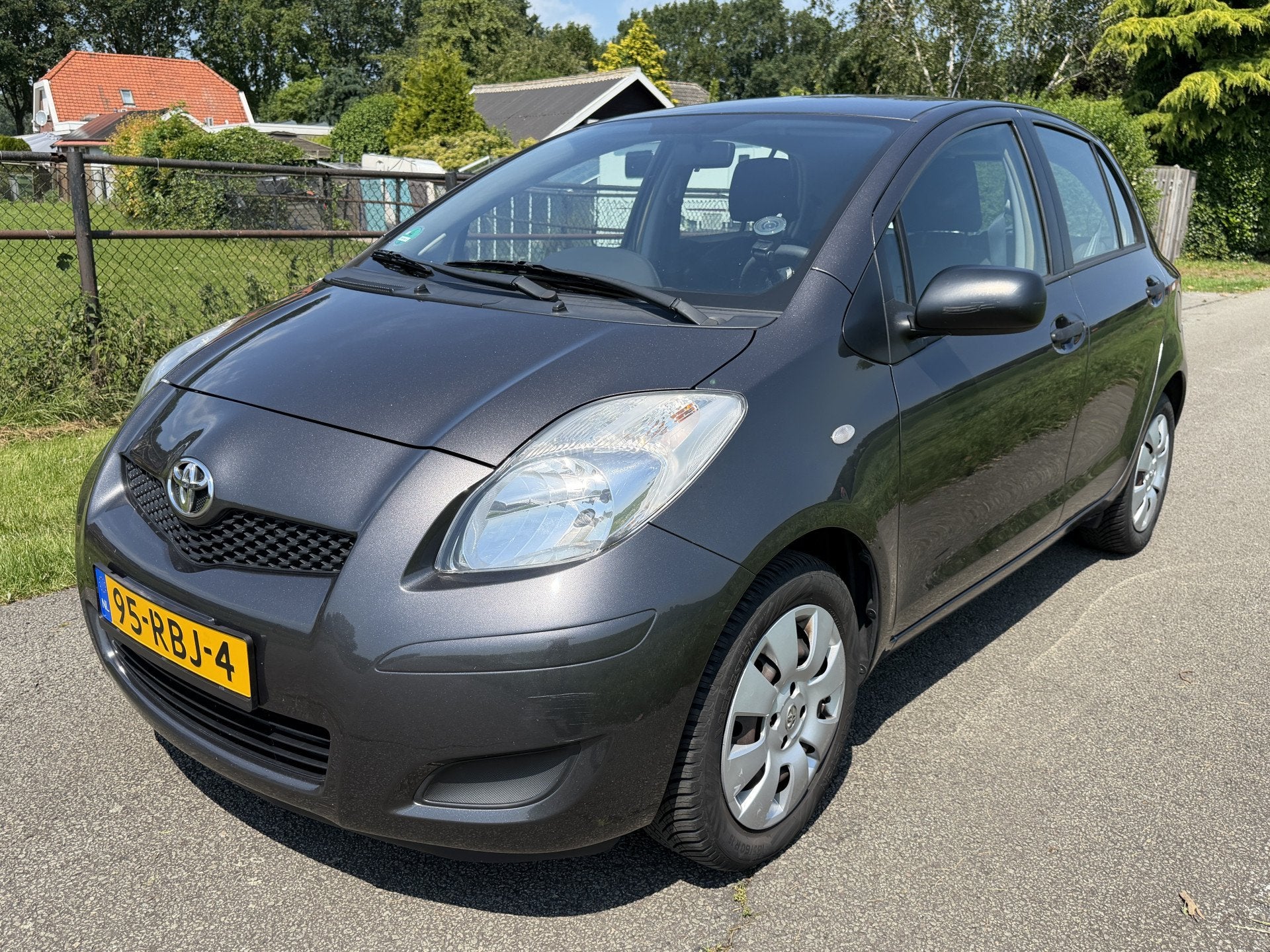 Toyota Yaris 1.3 VVTi Comfort Airco/5-Drs/NL-Auto (bj 2011), Voorwielaandrijving, Euro 5, Zwart, 4 cilinders