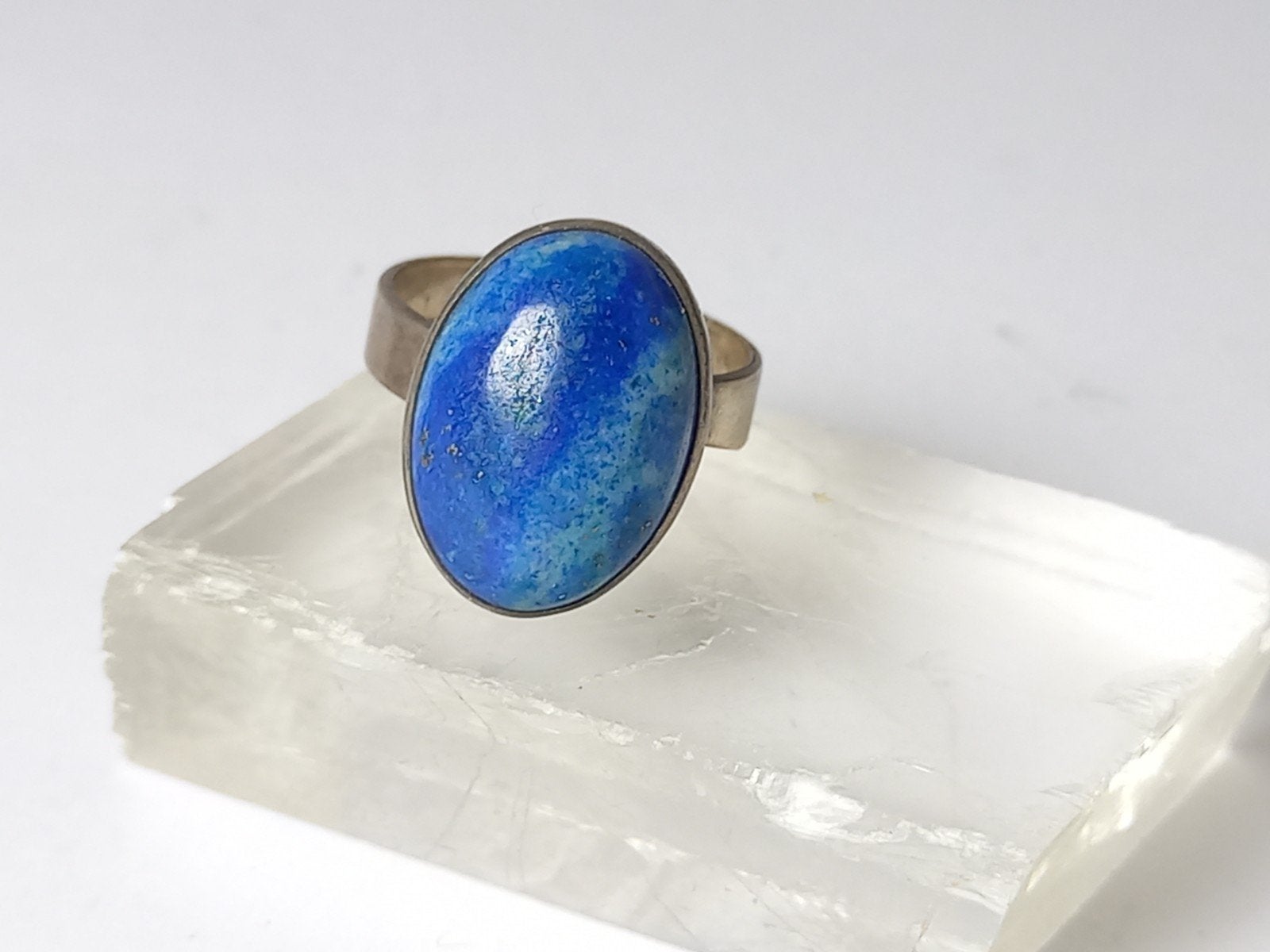 Zilveren ring Lapis Lazuli edelsteen Blauw en Zilver, Gebruikt, Ophalen of Verzenden, 17 tot 18, Met edelsteen
