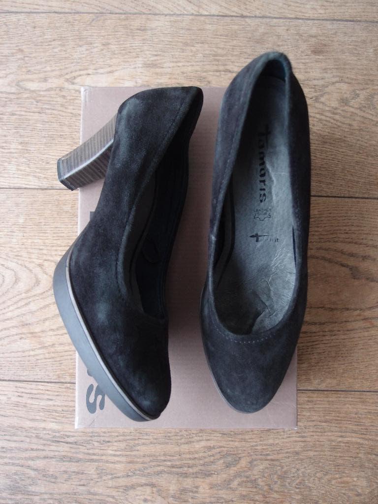 Mooie suede zwarte dames Tamaris pumps maat 40, Tamaris, Pumps, Zwart, Ophalen of Verzenden