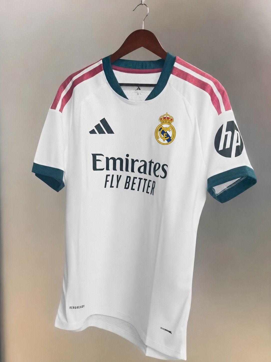Nieuw Real Madrid voetbalshirt Maat L 2026/2027, Maat L, Ophalen of Verzenden, Nieuw, Shirt