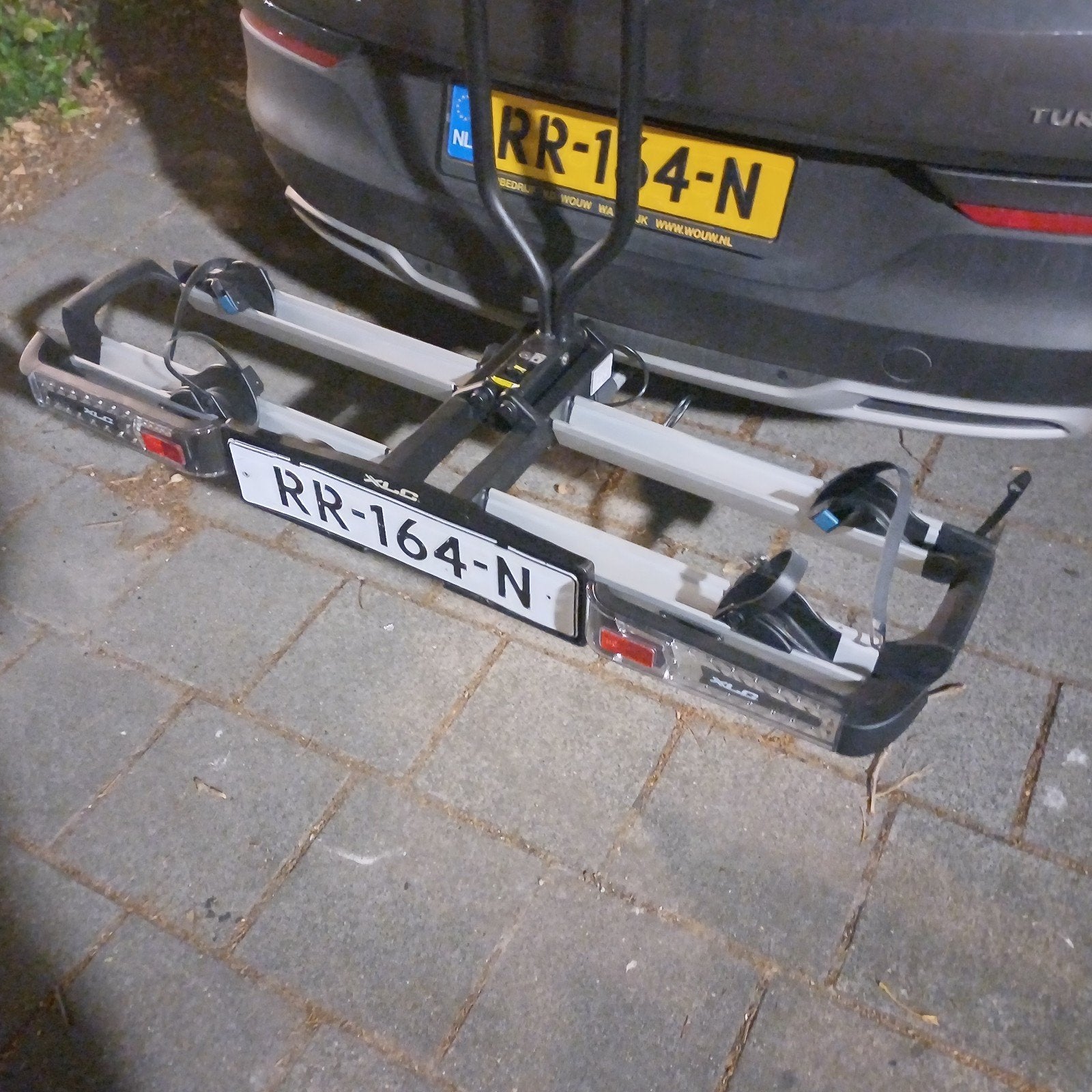 Fietsendrager voor 2 E-bikes met brede banden en oprijgoot, Ophalen, Elektrische fiets, Zo goed als nieuw, 2 fietsen