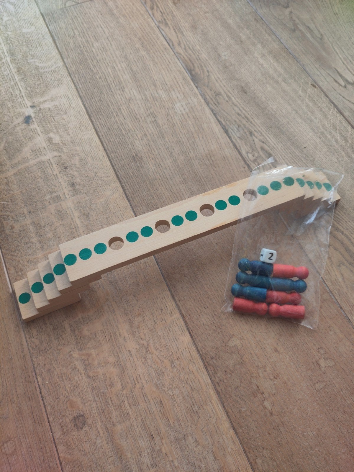 Dille&Kamille - houten spel met pionnen, Een of twee spelers, Ophalen, Zo goed als nieuw, Dille & Kamille