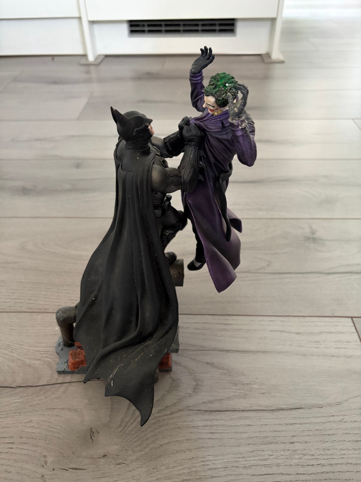 Batman & The Joker Standbeeld, Ophalen, Gebruikt