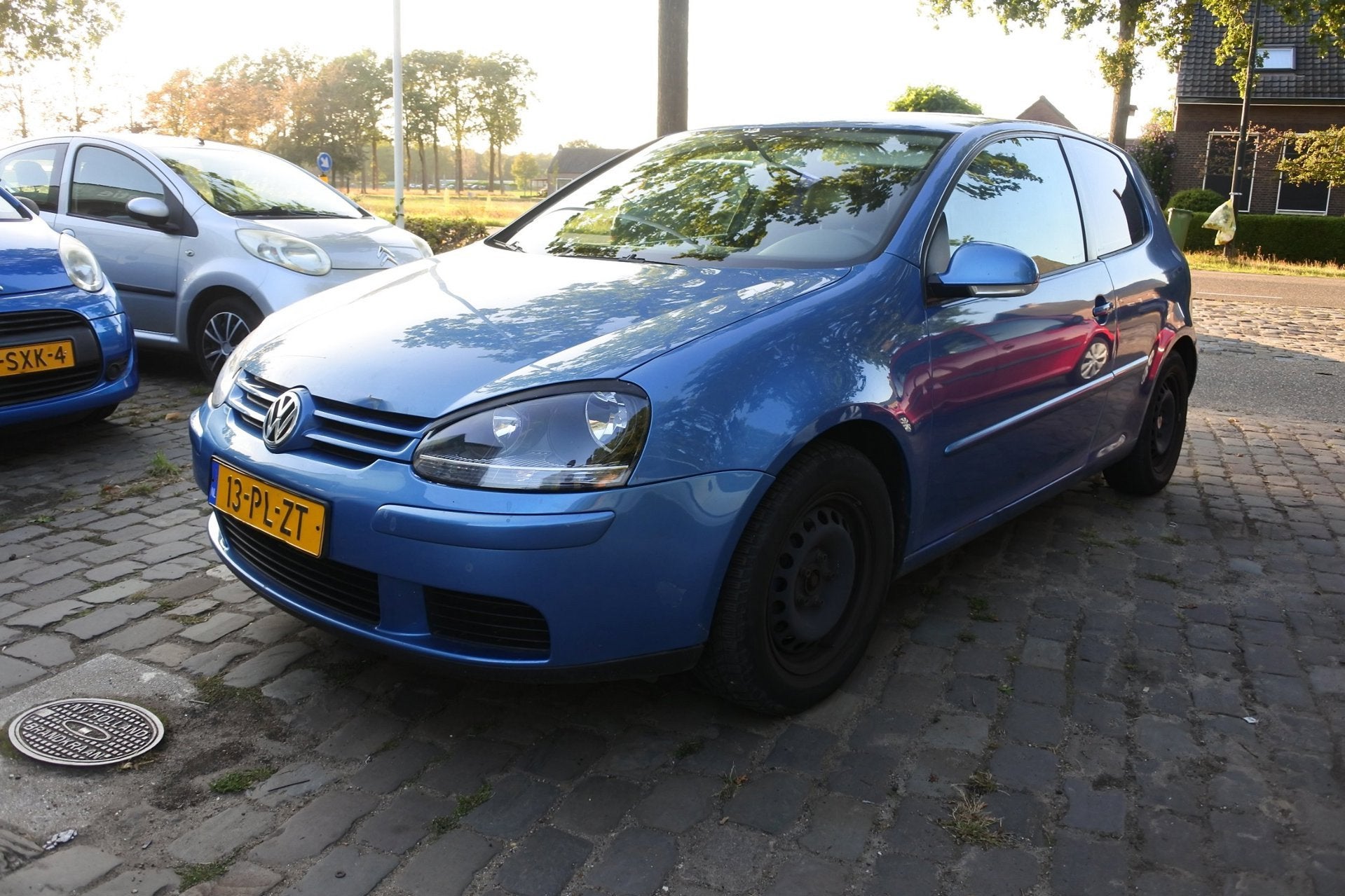 Volkswagen Golf 1.6 FSI Trendline nw apk 26-8-2027 met airco, Voorwielaandrijving, Gebruikt, 4 cilinders, Blauw