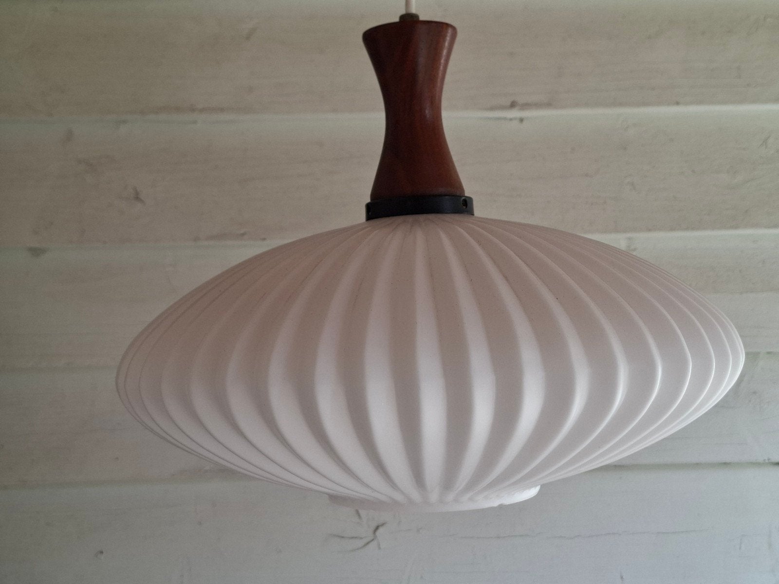 Vintage retro hanglamp Deense stijl Design glas teak j 60., Huis en Inrichting, Vintage retro jaren 60 Deense stijl Design Mid Century.