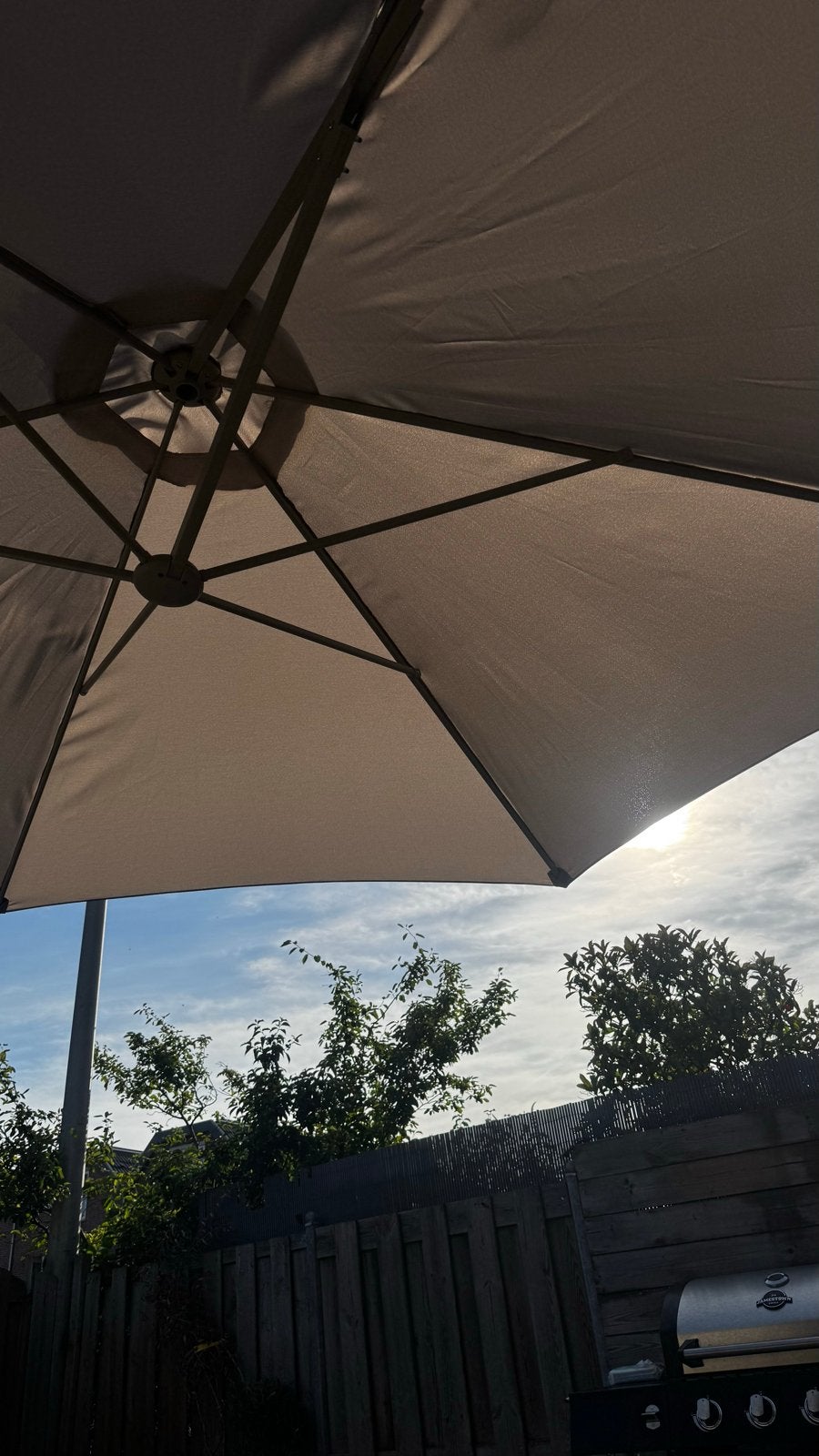Foto 2 van Beige zweefparasol - nieuw in doos!