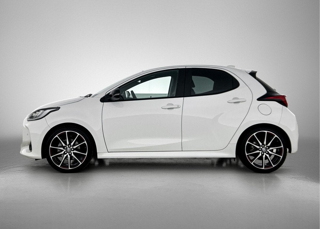 Toyota Yaris 1.5 Hybrid GR Sport Premium Pack | BTW Voertuig, Auto's, 12 maanden, Gebruikt, Bedrijf, Hybride Elektrisch/Benzine