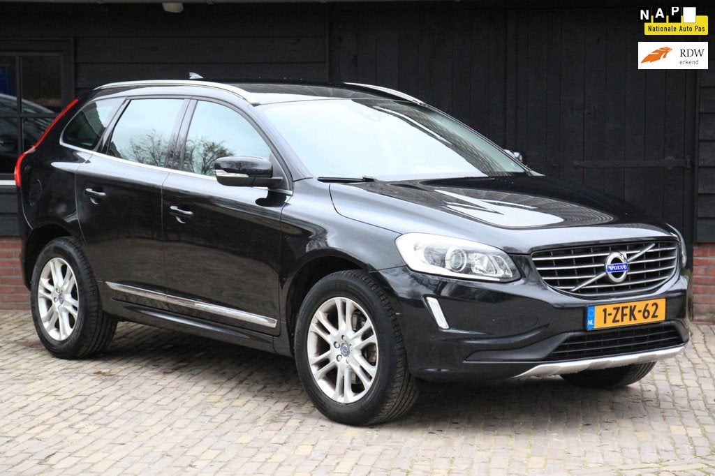Volvo XC60 2.0 D4 FWD Summum Xenon/Leer/Navigatie/Parkeersen, Auto's, Gebruikt, 4 cilinders, 1634 kg, Zwart