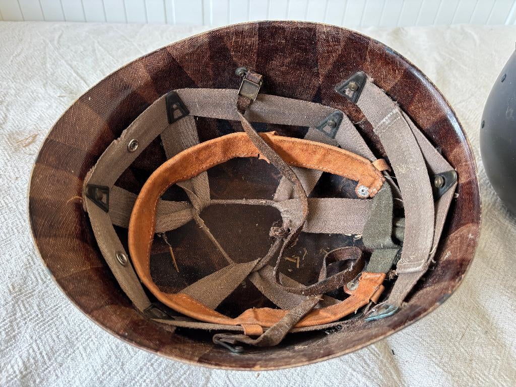 legerhelmen (alleen blauwe nog), Verzamelen, Militaria | Algemeen, Ophalen, Landmacht, Nederland, Helm of Baret