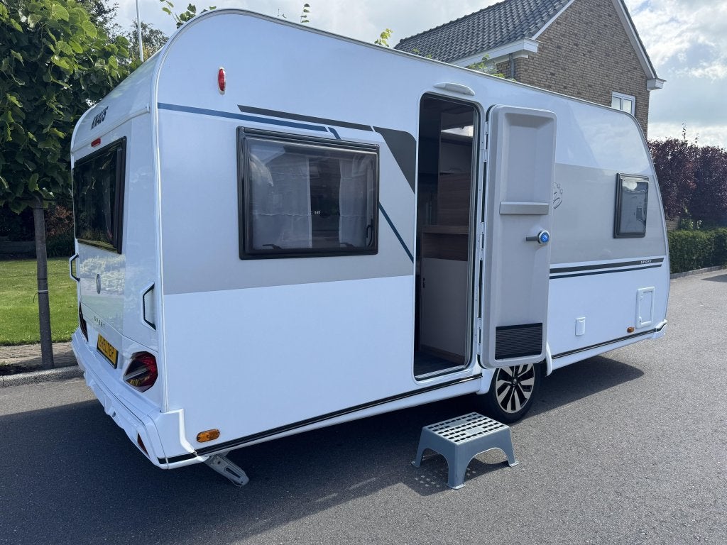 Knaus Sport 450 FU Frans bed,1500 kg as, GFK dak,nieuwstaat, Caravans en Kamperen, Caravans, Bedrijf, Overige typen, 4 tot 5 meter