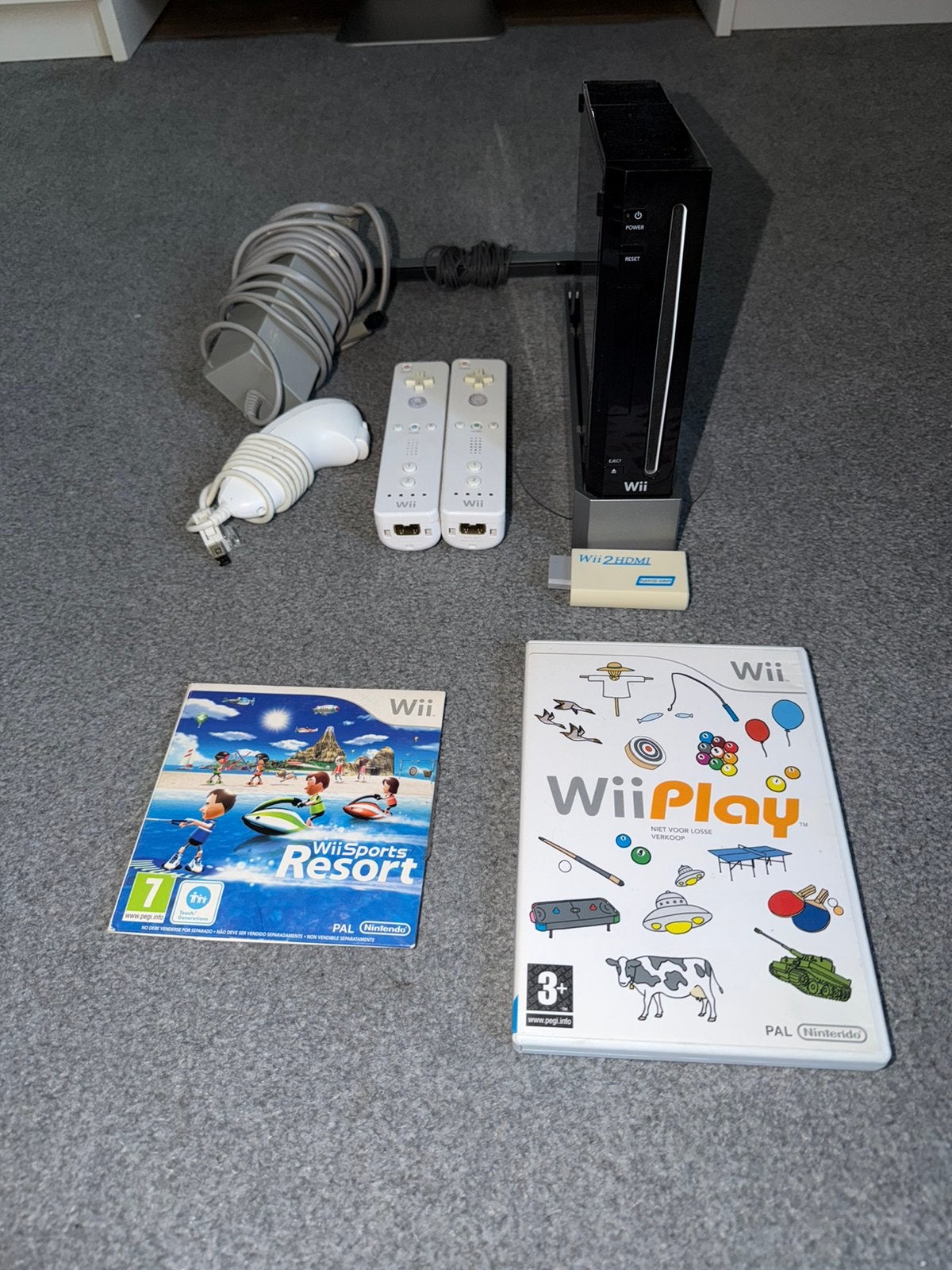 Zwarte Nintendo Wii met 2 controllers, 2 spellen + WiiHDMI, Spelcomputers en Games, Ophalen of Verzenden, Gebruikt, Met 2 controllers