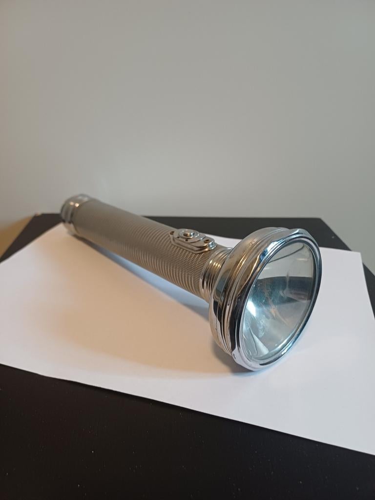 Vintage metal zaklamp , zaklantaarn, Caravans en Kamperen, Zaklampen, Ophalen of Verzenden, Batterij