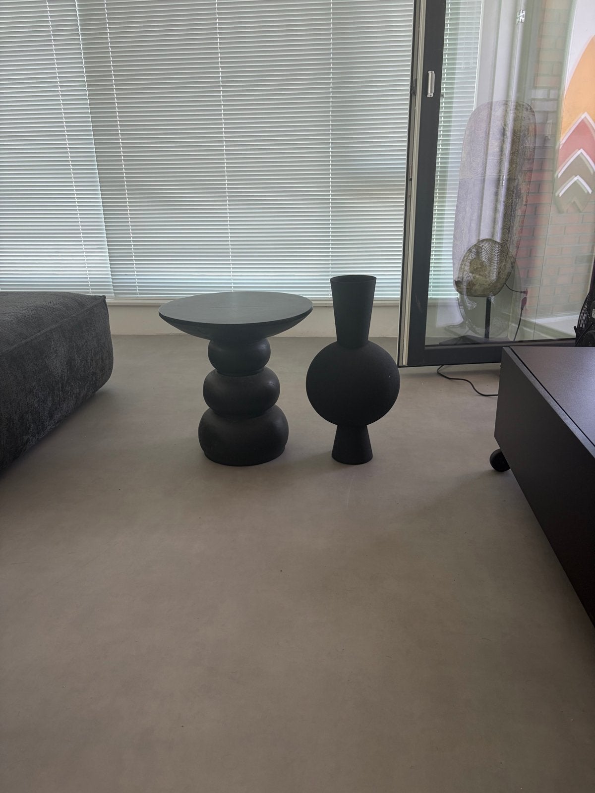 Moderne zwarte vaas en bijzettafel, Ophalen, Overige materialen, Gebruikt, Zwart
