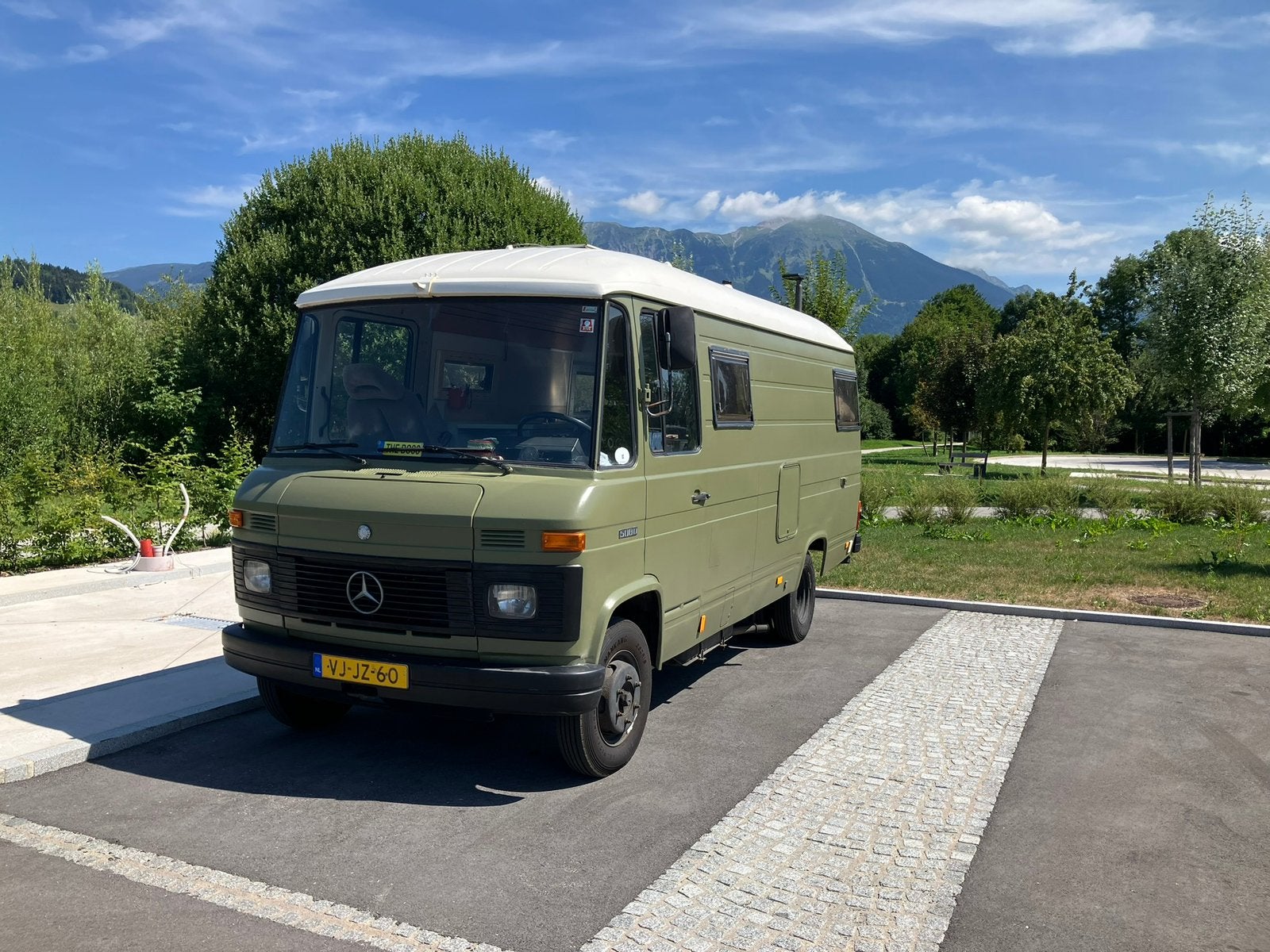 Mercedes 508D Camper Oldtimer verhoogd dak bouwjaar 1984, Chemisch toilet, Buscamper of Camperbus, Particulier, Mercedes