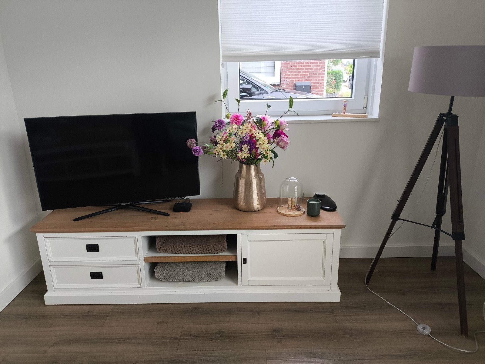 Stijlvol TV-meubel met opbergruimte, Huis en Inrichting, 100 tot 150 cm, Ophalen of Verzenden, Minder dan 100 cm, 25 tot 50 cm