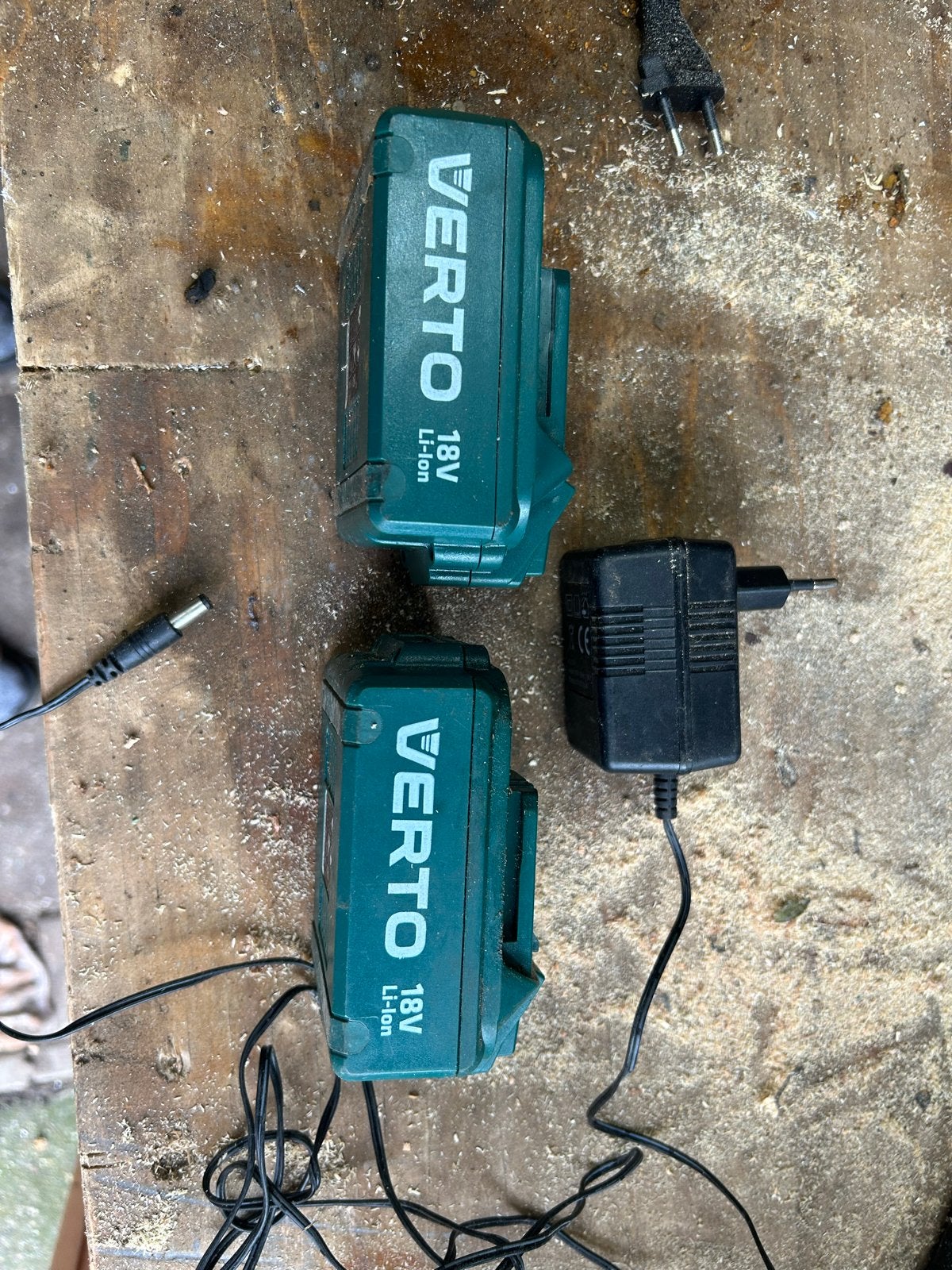 Verto Acculader met 2x 18V Li-Ion Accu's, Ophalen of Verzenden, Gebruikt, Overige typen