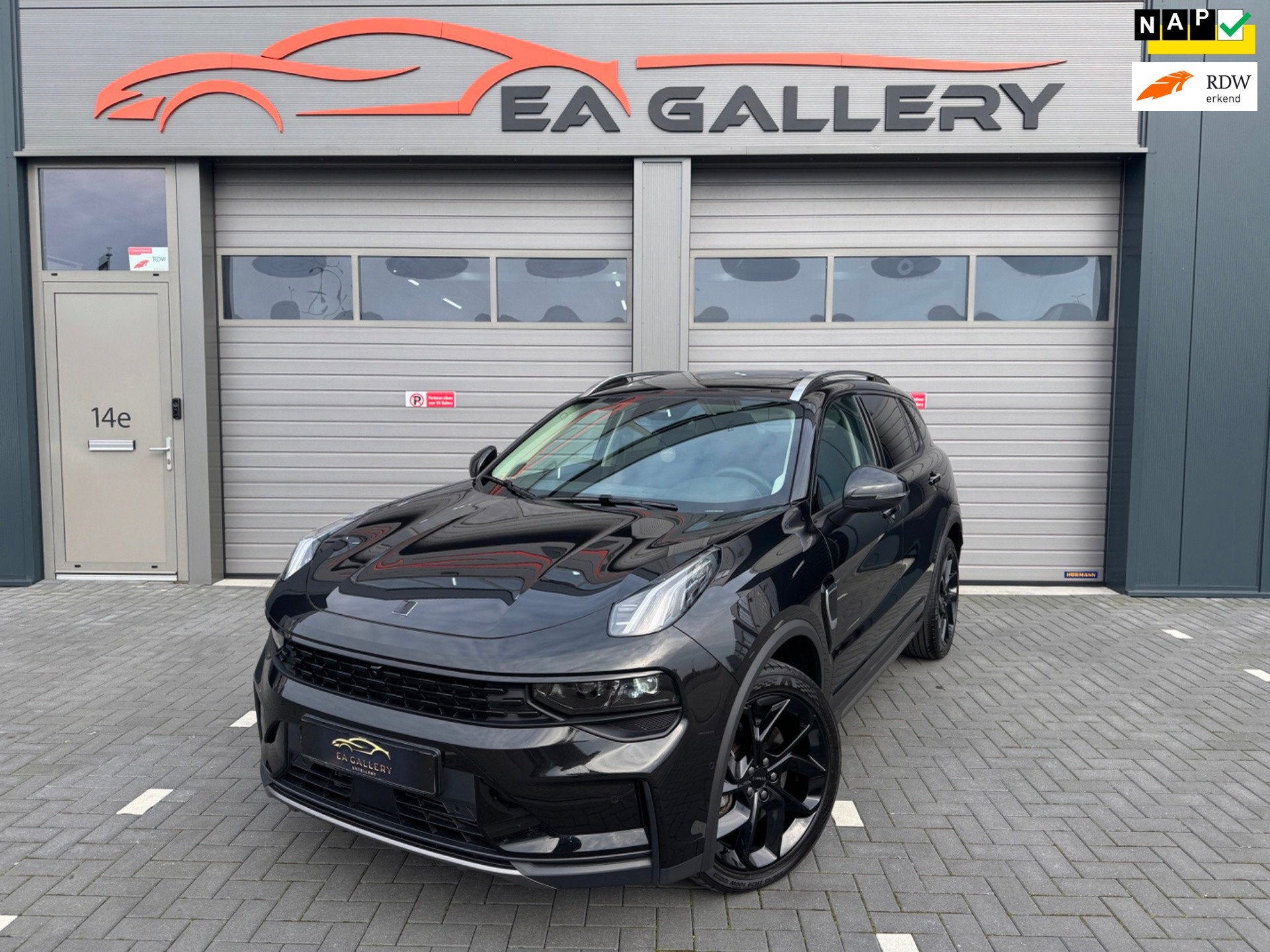 Lynk & Co 01 1.5 bomvol Black Edition 261PK 360Camera Zwar, Auto's, Dealer onderhouden, Euro 6, Zwart, Bedrijf