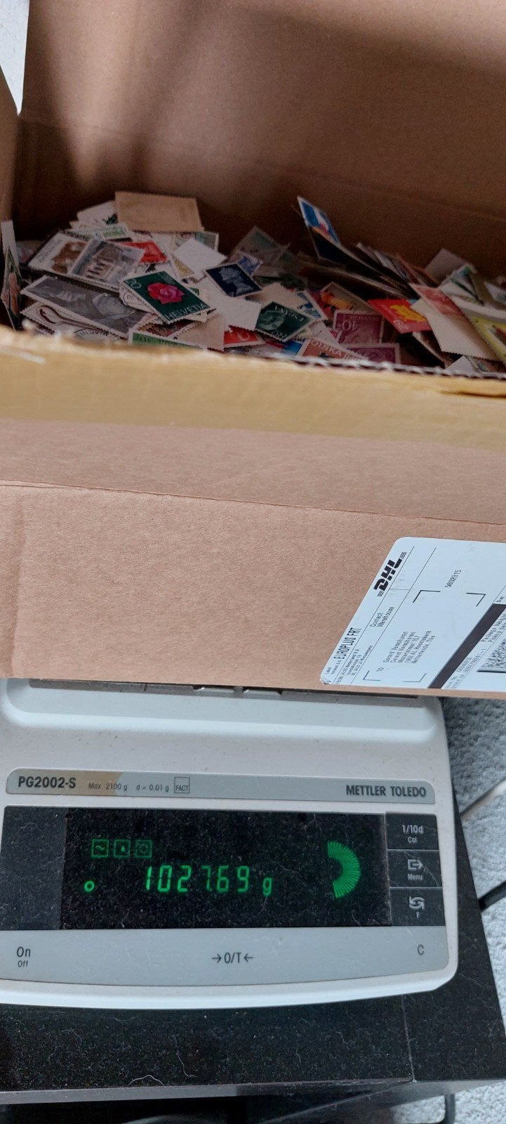 Doos postzegels wereld mix 1kilo, Ophalen of Verzenden, Nederland en Buitenland