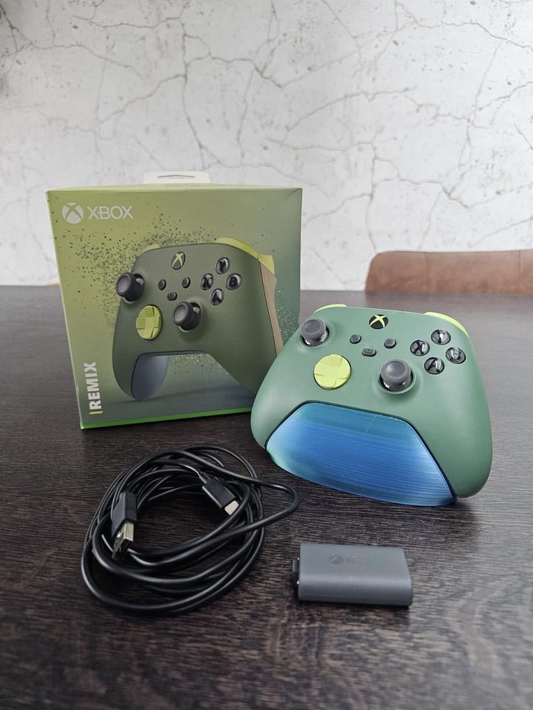 ​Xbox Green Remix Special Edition + play & charge kit, Xbox Series S, Ophalen of Verzenden, Zo goed als nieuw, Controller