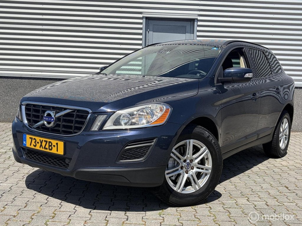 Volvo XC60 2.0 D4 Kinetic, Airco,Cruise,Navi, Auto's, Volvo, Euro 5, Stof, Gebruikt, Zwart