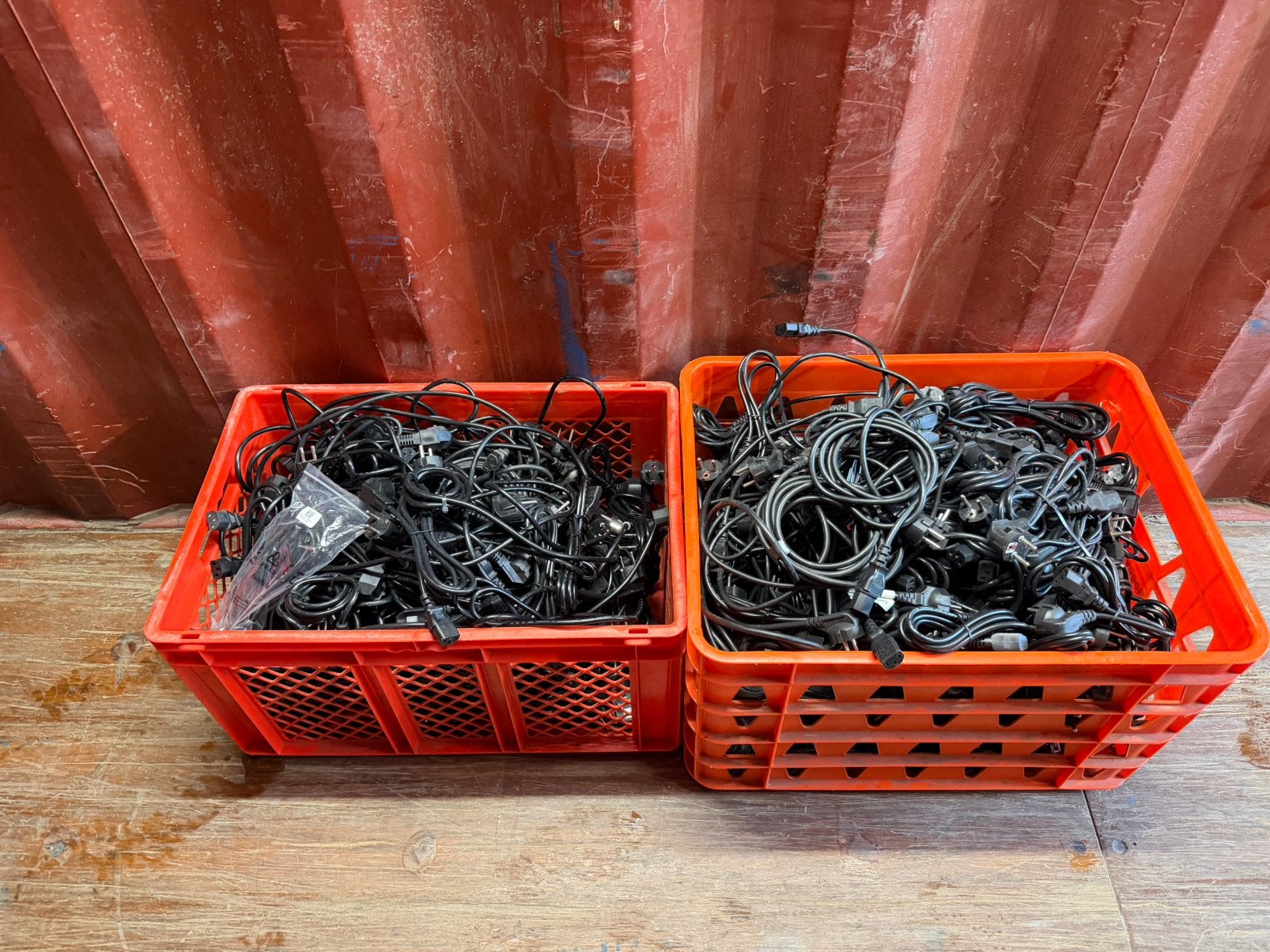 Te koop: een partij van 280 stuks stroomkabels, type IEC C13, Ophalen, Zo goed als nieuw, Overige merken, Overige typen