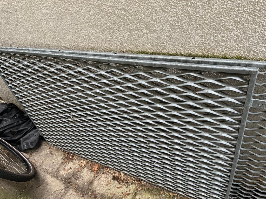 Stevige verzinkte balkonrekken / gaaspanelen, Ophalen, Gebruikt