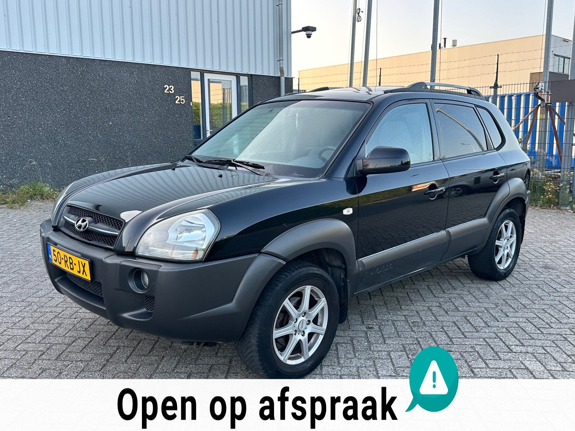 Hyundai Tucson 2.0i Dynamic 2005 Zwart Schuifdak AircoE EXPO, Auto's, Gebruikt, 4 cilinders, Zwart, Origineel Nederlands