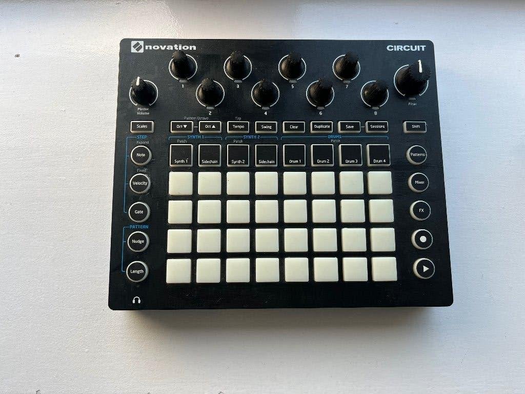 Novation Circuit 1 Groovebox - Synthesizer en Drumcomputer, Ophalen of Verzenden, Gebruikt