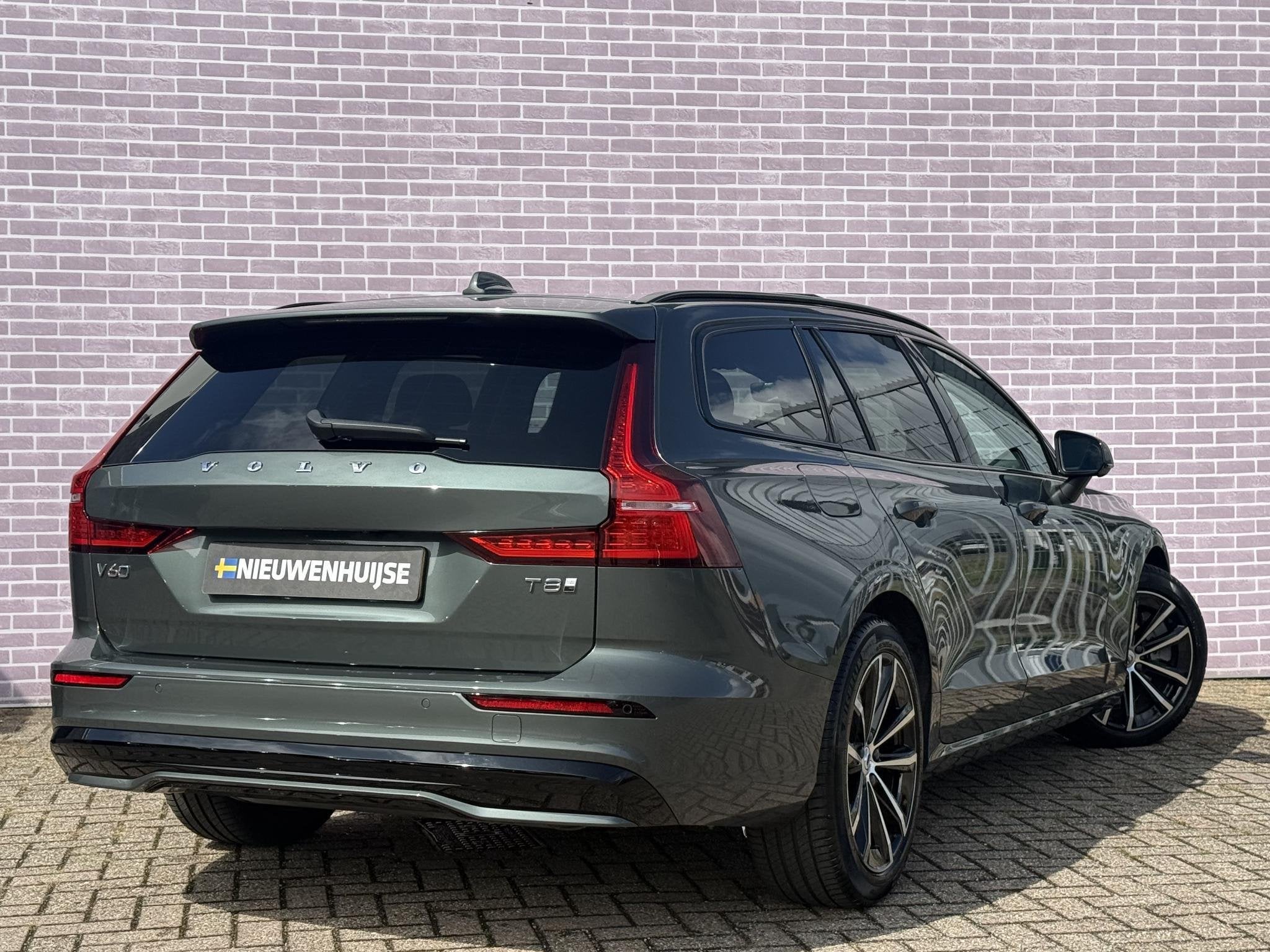 Volvo V60 2.0 T8 Plug-in hybrid AWD Plus Dark | SOH:100% | T, Automaat, Gebruikt, Euro 6, 4 cilinders